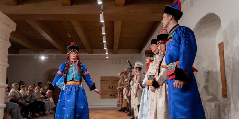 В Поганкиных палатах прошло дефиле традиционных народных костюмов - 2022-12-19 15:35:00 - 1