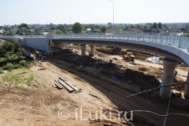 Повод для надежд: Михаил Ведерников прокомментировал планы закрыть три железнодорожных переезда после сдачи путепровода в Великих Луках - 2018-07-31 09:08:00 - 1
