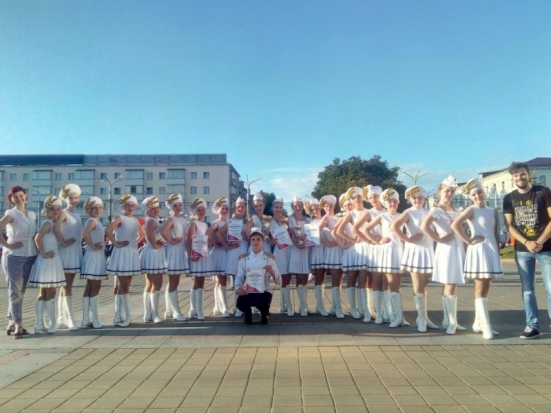 Великолукский коллектив мажореток «Золотые погоны» побывал на «Славянском базаре» в Витебске (фото) - 2018-07-13 13:21:00 - 1