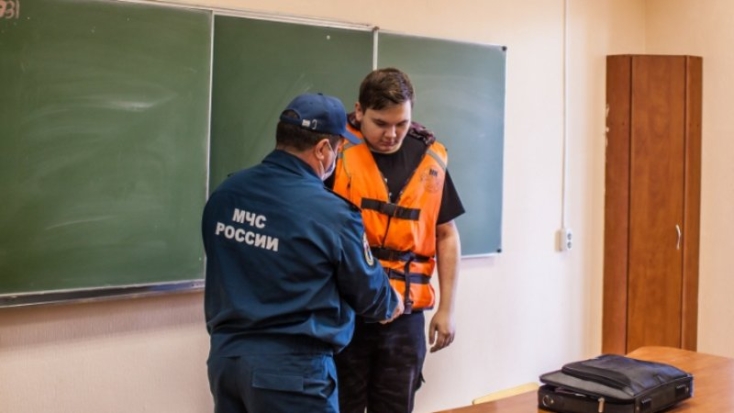 Сотрудник ГИМС провел занятие с учащимися псковского колледжа - 2021-05-28 13:56:00 - 1