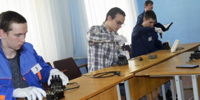 Великолучане заняли второе место в конкурсе «Лучший электромонтер 2022» - 2022-05-16 13:05:00 - 1