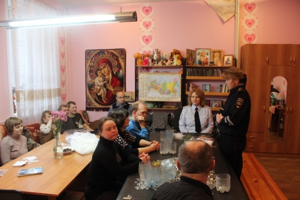 В Великих Луках работники ГИБДД провели акцию «За равные возможности» - 2018-12-02 08:55:00 - 1