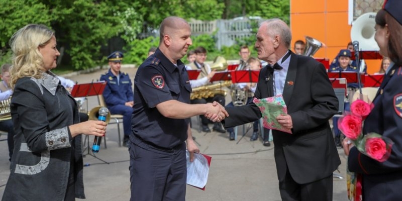 Полицейские поздравили воспитанников псковского детского дома - 2022-05-31 12:05:00 - 1