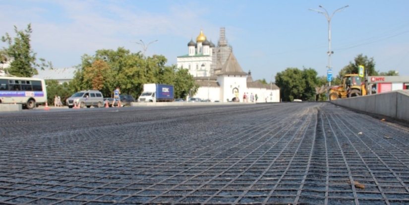 На площадь у Псковского кремля вышла асфальтоукладочная техника - 2021-07-16 14:37:00 - 1