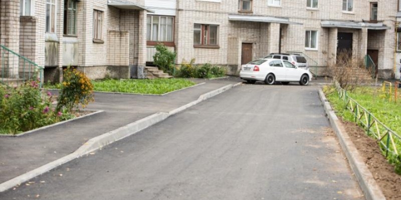 В Великих Луках отремонтирован двор на улице Дьяконова - 2021-10-12 14:35:00 - 1