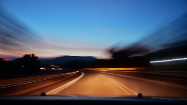 На улице Чудской в Пскове укладывают асфальт в ночную смену - 2021-06-01 14:56:00 - 1