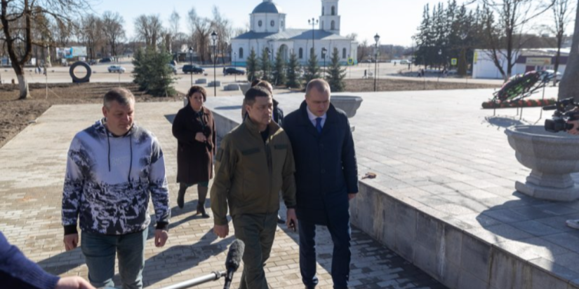 Губернатор внепланово проинспектировал несколько объектов в Острове - 2023-04-08 15:05:00 - 1