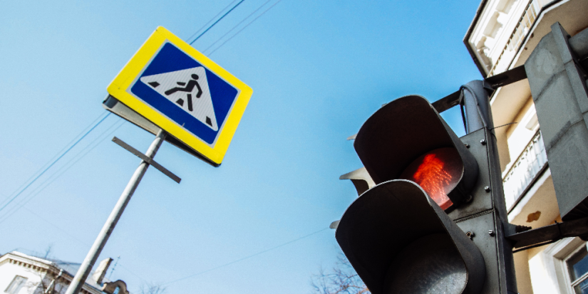 Жителю Дновского района выплатят компенсацию за упавший на него дорожный знак - 2023-05-26 12:05:00 - 1