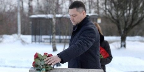 Губернатор Псковской области почтил память погибших журналистов - 2022-12-15 14:35:00 - 1