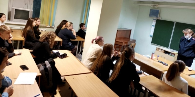 В Великих Луках началась акция «Елка безопасности» - 2021-12-21 08:35:00 - 1