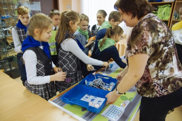 Городской слет юных инспекторов дорожного движения прошел в Великих Луках (ФОТО) - 2018-11-16 15:41:00 - 1