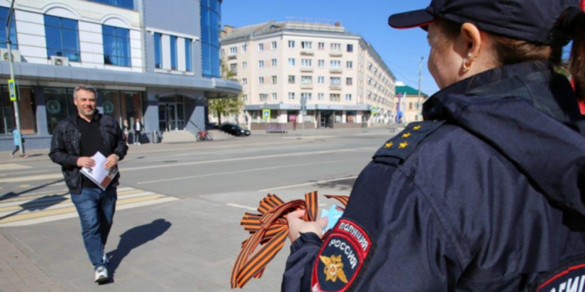 Полицейские Пскова поддержали Всероссийскую акцию «Георгиевская ленточка» - 2023-05-06 13:05:00 - 1