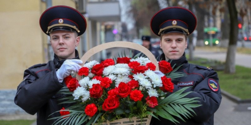 В областном Управлении почтили память погибших стражей правопорядка - 2022-11-08 12:26:28 - 1