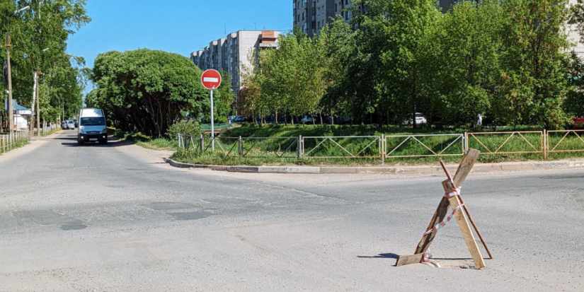 На круговом движении на Вокзальной провалился асфальт - 2023-05-15 12:22:00 - 1