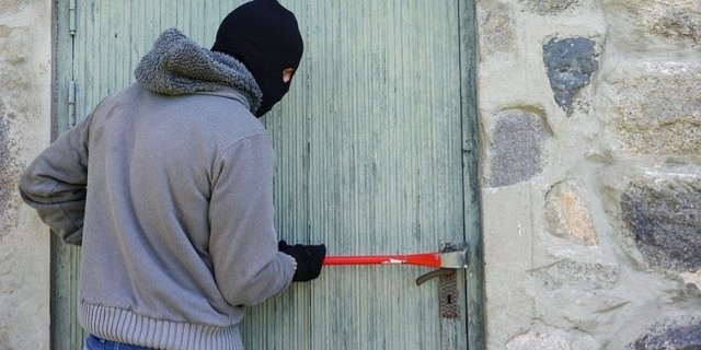 У жительницы Великих Лук украли ювелирные изделия на сумму более 100 тысяч - 2021-10-14 15:05:00 - 1