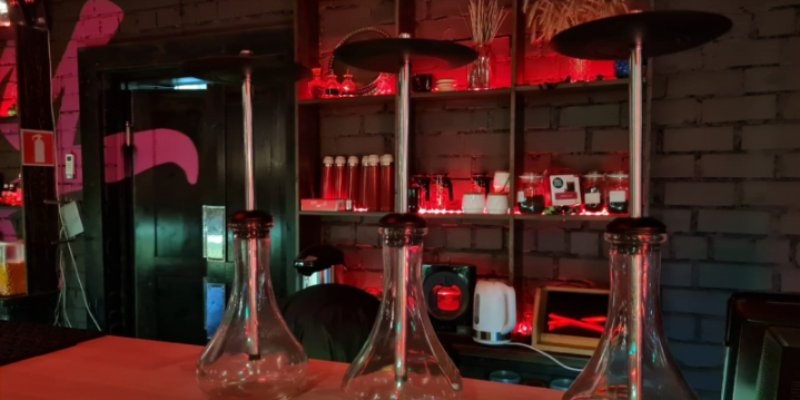 В Пскове, несмотря на ограниченя по коронавирусу, незаконно работала кальянная - 2021-10-11 16:32:00 - 1