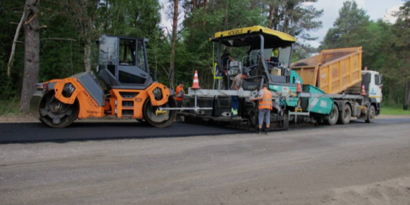 Псковавтодор ремонтирует дорогу Остров — Новоржев - 2024-05-31 10:35:00 - 1