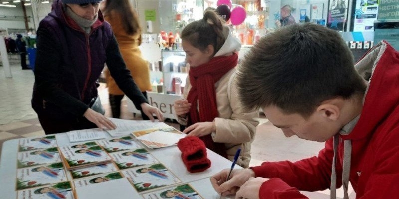 В Пскове и Великих Луках работают павильоны штаба #МЫВМЕСТЕ - 2022-12-13 11:05:00 - 1