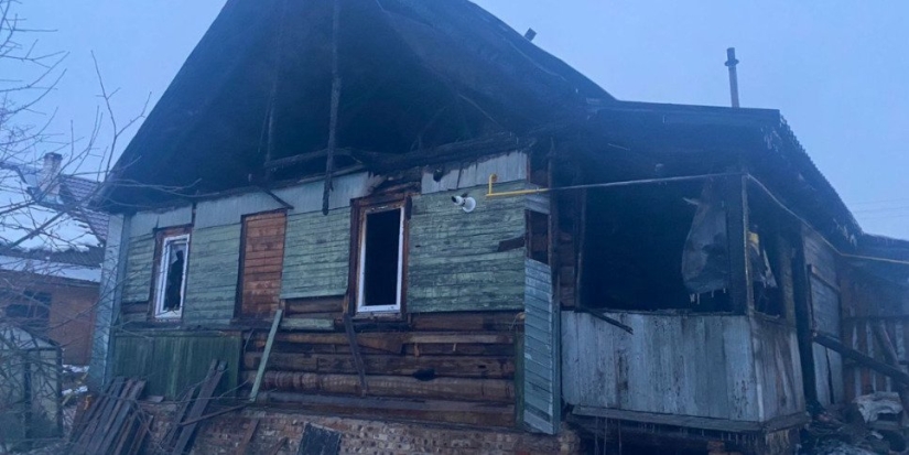 Жилой дом горел в Великих Луках - 2022-12-27 11:05:00 - 1