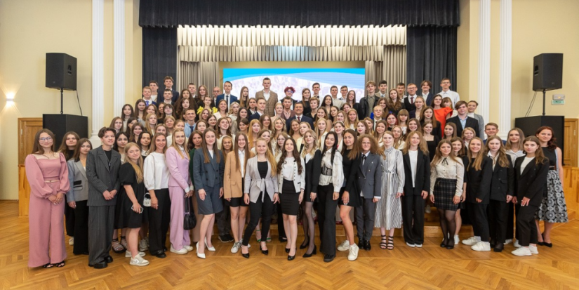 Губернатор встретился с выпускниками школ Псковской области - 2023-07-13 15:35:00 - 1