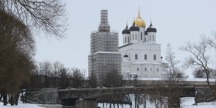 С 1 марта закрывается для транспорта и пешеходов Троицкий мост в Пскове - 2022-02-16 15:35:00 - 1