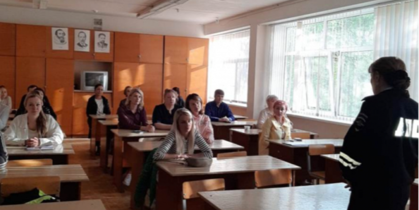 Великолукские полицейские встретились с родителями школьников - 2023-05-03 14:35:00 - 1
