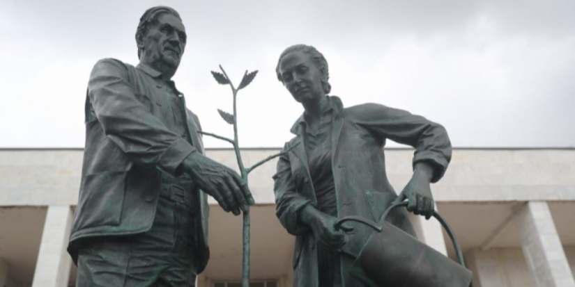 В Пушкинских Горах открыли памятник музейщикам - 2023-06-05 08:35:00 - 1