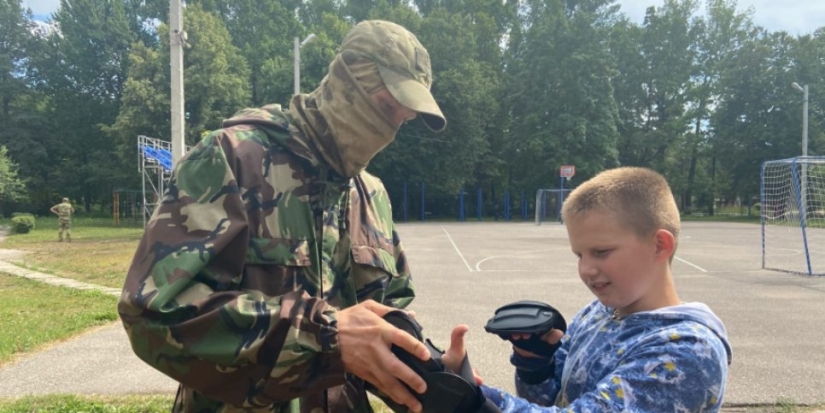 В Псковской области проходит всероссийская акция «Каникулы с Росгвардией» - 2021-07-21 14:13:00 - 1