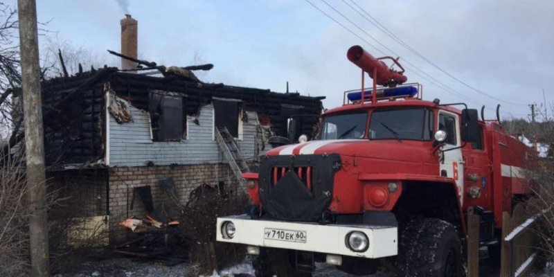 В одном из садовых товариществ Великих Лук сгорел дом - 2021-03-09 09:46:00 - 1