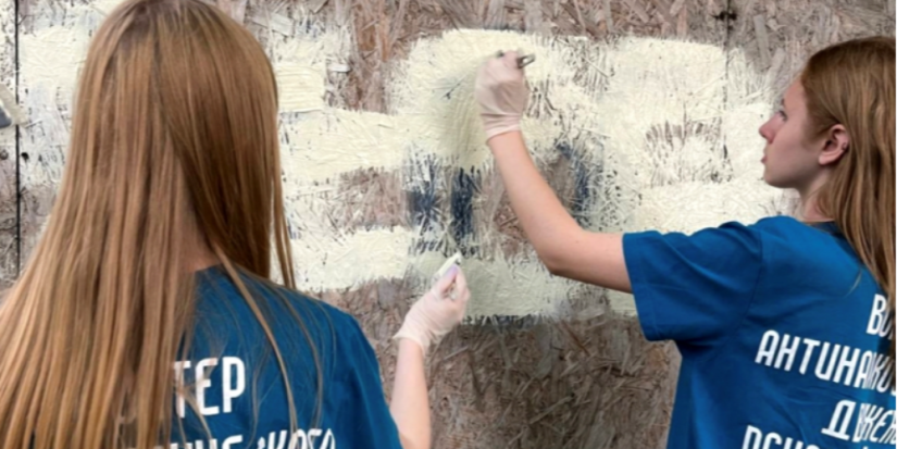 Граффити наркосбытчиков закрасили волонтеры в Пскове - 2024-05-31 12:35:00 - 1