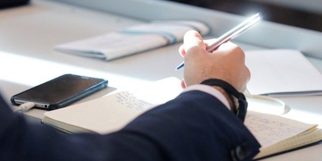Благодаря консультациям Рособрнадзора выпускники могут готовиться к экзаменам - 2021-10-24 16:00:00 - 1