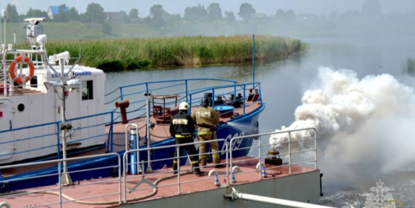 Спасатели на Псковском озере учились оказывать помощь аварийному катеру - 2023-06-29 09:35:00 - 1