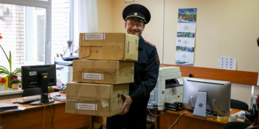 Псковские полицейские передали игрушки для детей из новых регионов России - 2023-06-15 12:05:00 - 1