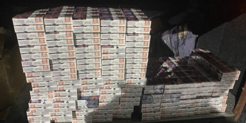 На таможне в Невельском районе изъяты немаркированные сигареты и водка - 2021-12-20 17:35:00 - 1