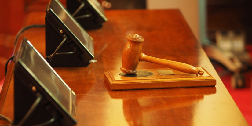 В Пскове перед судом предстанут супруги, напавшие на полицейского - 2021-04-19 14:36:00 - 1