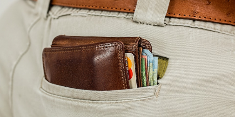 Великолучанка воспользовалась чужими банковскими картами - 2021-03-05 10:36:00 - 1