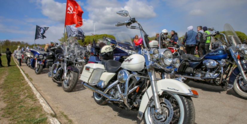 Открылся очередной мотосезон. Сотни мотоциклистов выехали на дороги Пскова - 2023-05-10 14:35:00 - 1