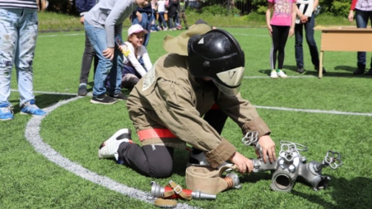 Сотрудники МЧС провели занятие по безопасности для псковских школьников - 2021-06-02 11:13:00 - 1