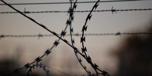 В Великих Луках осужден мужчина за дачу взятки сотруднику колонии - 2021-10-18 13:05:00 - 1