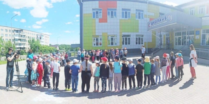 В Великих Луках сотрудники ГИБДД провели акцию «Безопасный двор» - 2021-06-09 14:56:00 - 1