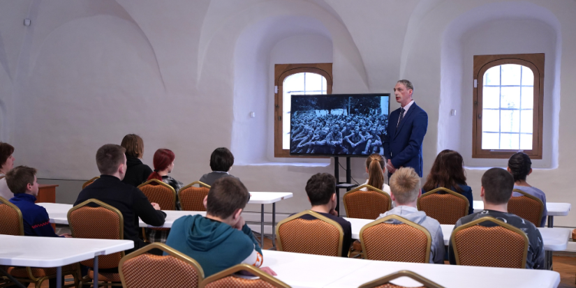 В день освобождения узников фашистских концлагерей школьники посетили музей - 2023-04-15 20:05:00 - 1