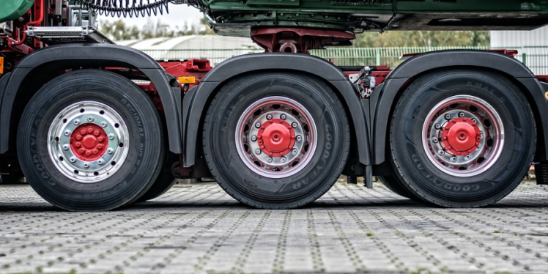 Житель Дновского района угнал грузовик, но не справился с правлением и съехал в кювет - 2021-03-09 11:43:00 - 1