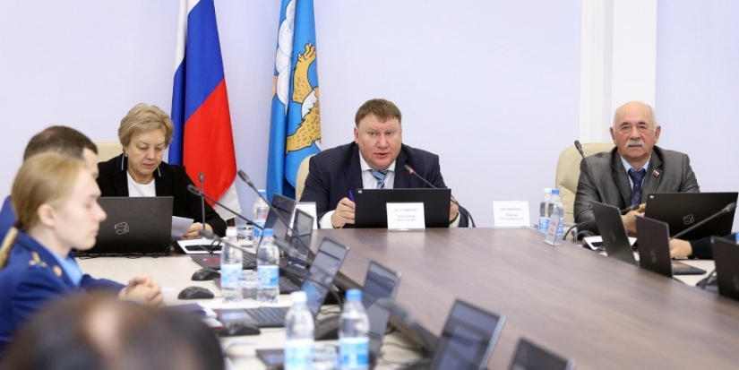 Новые параметры областного бюджета 2023 года поддержал профильный комитет - 2022-12-28 14:35:00 - 1