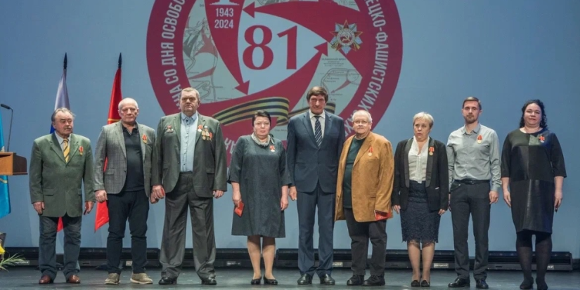 Великолучанам вручили медали «Великие Луки — город воинской славы» - 2024-01-18 10:05:00 - 1