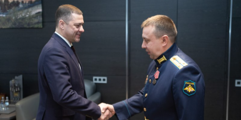 Михаил Ведерников вручил медаль Луки Крымского хирургу Алексею Андрееву - 2024-03-05 14:35:00 - 1
