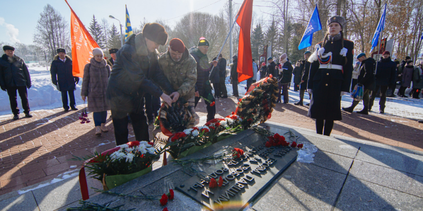 Памятный митинг, посвященный Дню защитник Отечества, прошел в Великих Луках - 2023-02-23 14:01:00 - 1