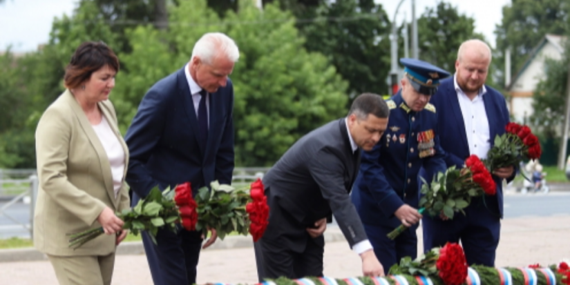 Память погибших в боях десантников почтили в Пскове в День ВДВ - 2023-08-02 17:35:00 - 1