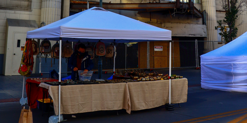 Разрешить ставить киоски и палатки в входов в ТЦ поручил Минпромторг - 2023-01-19 19:05:00 - 1