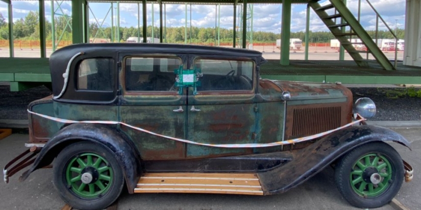 Псковские таможенники не позволили незаконно вывезти из страны ретроавтомобиль - 2021-09-07 17:35:00 - 1