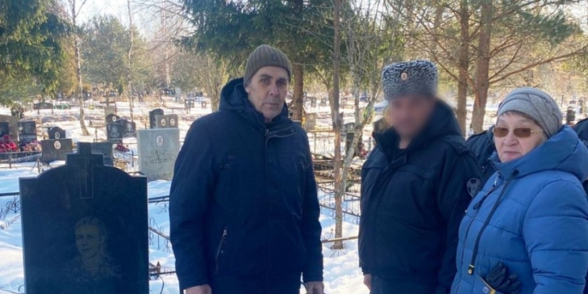 Сотрудники ОМОН Росгвардии по Псковской области почтили память боевого товарища - 2022-03-06 15:05:00 - 1